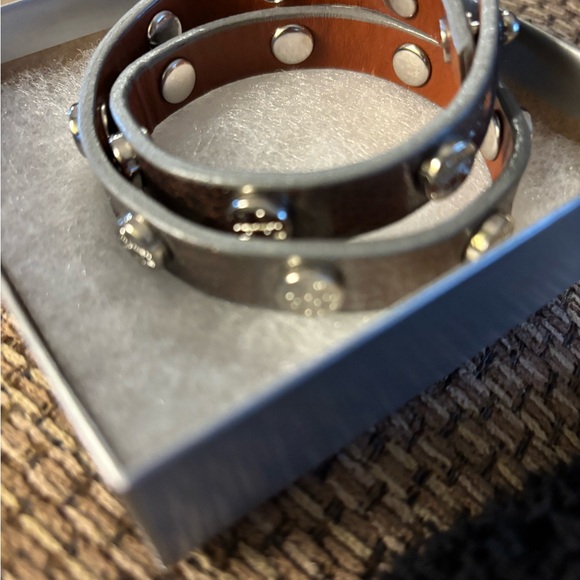 New Tory Burch Leather Logo Stud Double Wrap Bracelet - Picture 12 of 12